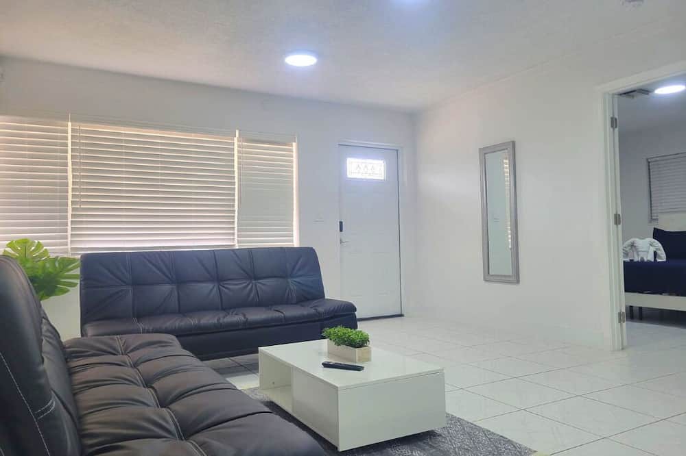 Photo of Livingroom in Lake Ridge