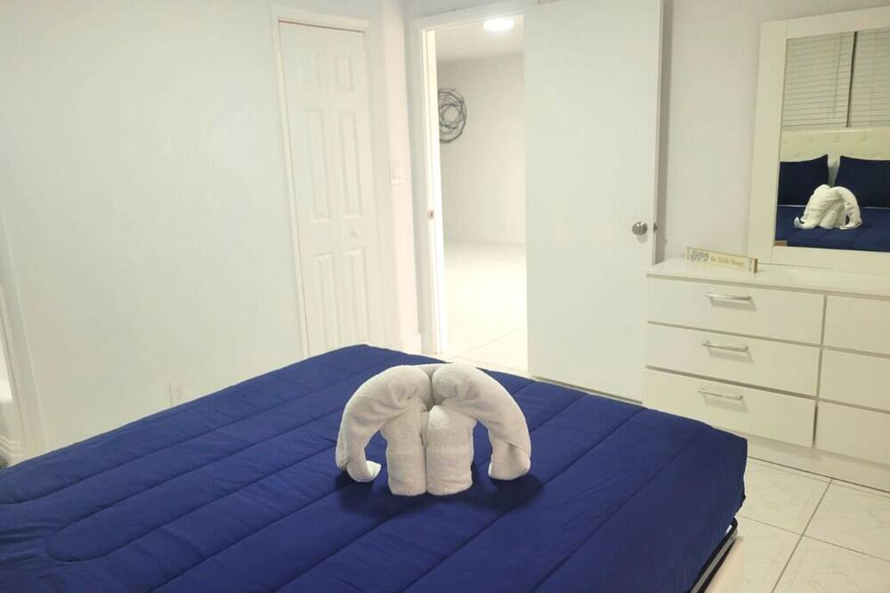 Photo of Bedroom in Lake Ridge