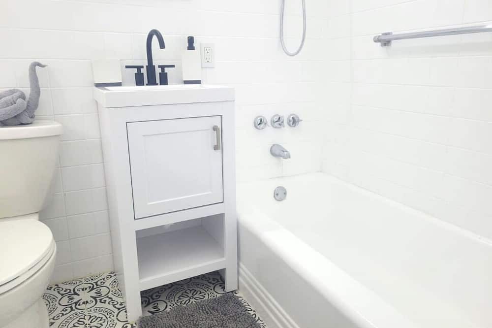 Photo of Bathroom in Lake Ridge