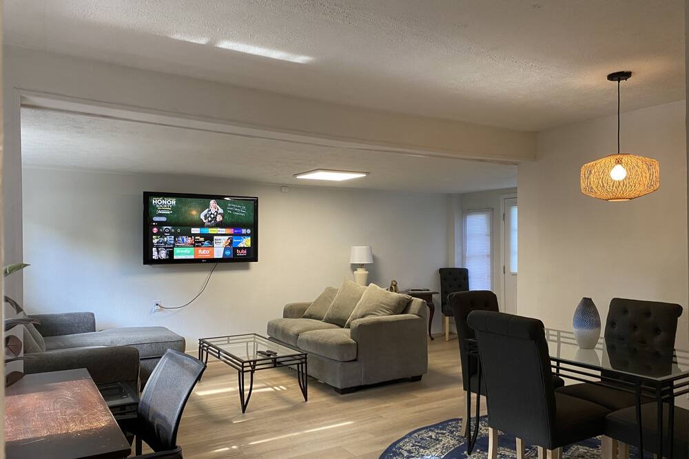 Photo of Livingroom in Murray Hill