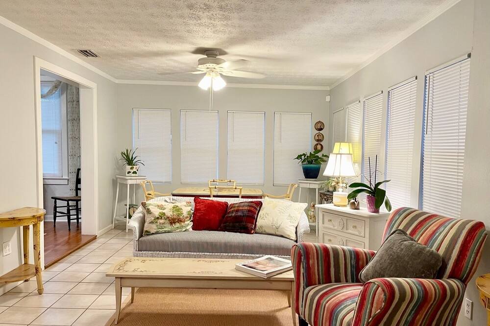 Photo of Livingroom in MacClenny
