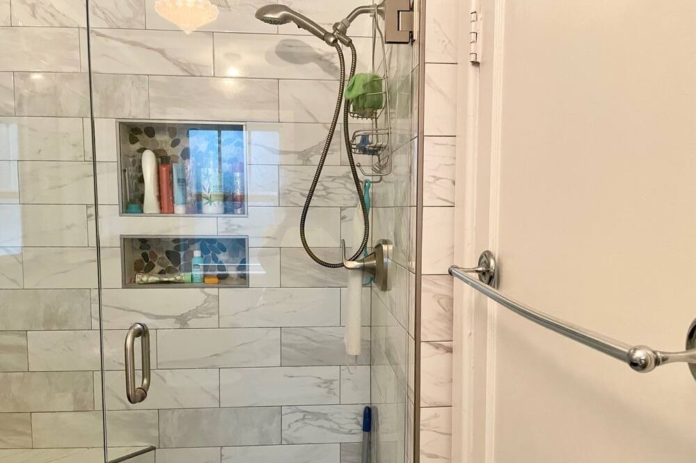 Photo of Bathroom in MacClenny
