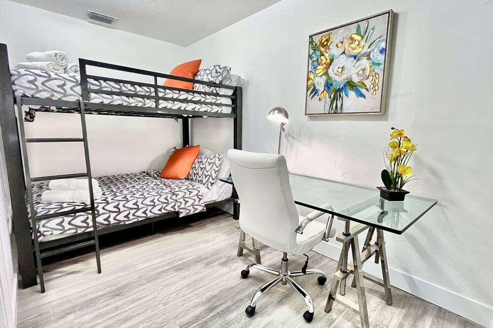 Photo of Bedroom in Allapattah