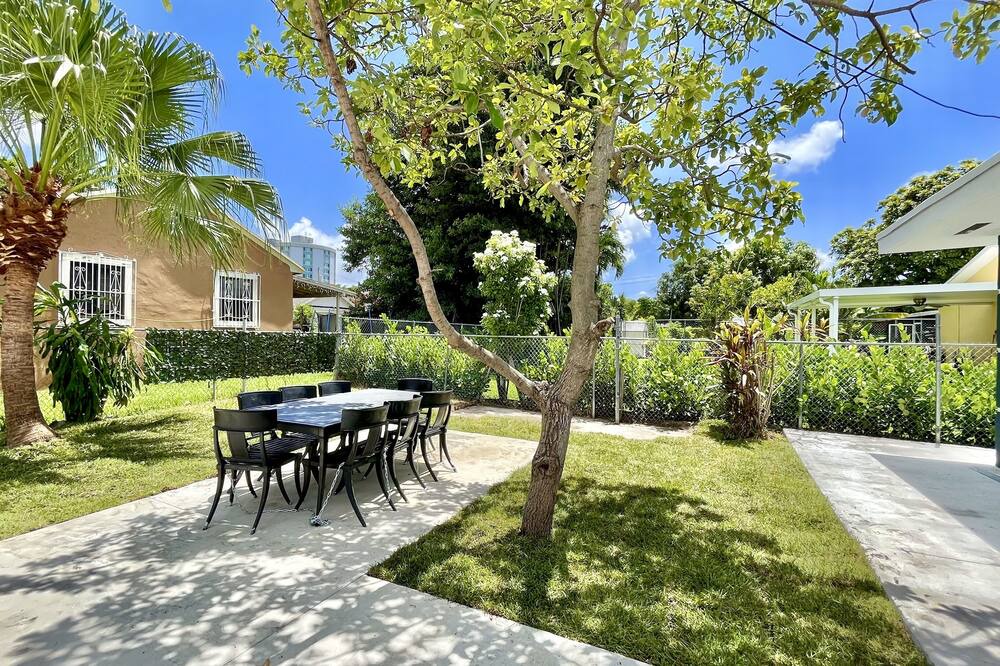 Photo of Outdoor in Allapattah