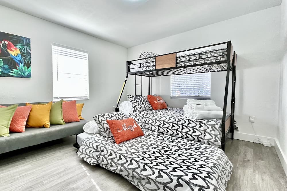Photo of Bedroom in Allapattah