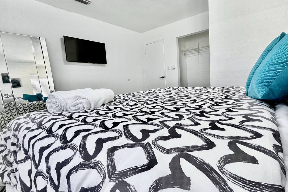 Photo of Bedroom in Allapattah