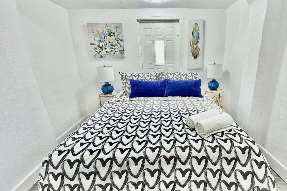 Photo of Bedroom in Allapattah