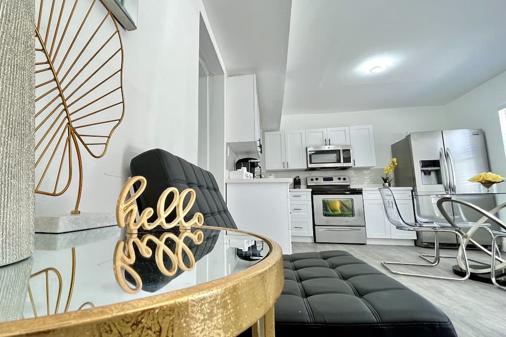 Photo of Livingroom in Allapattah