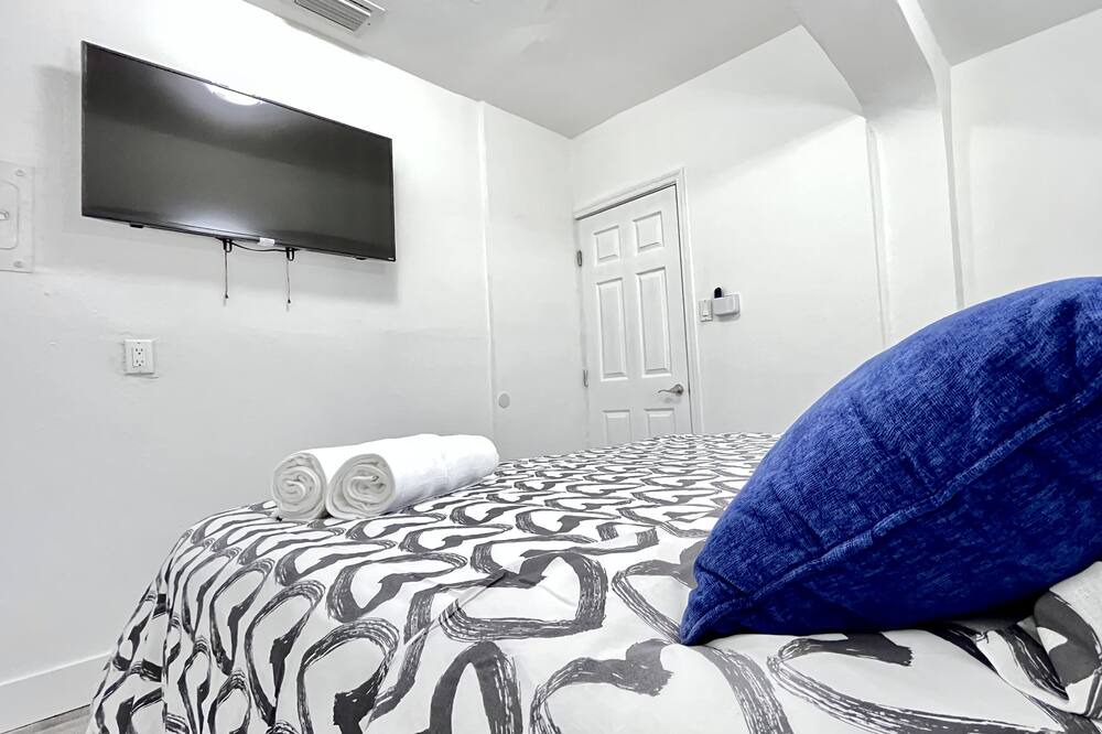Photo of Bedroom in Allapattah