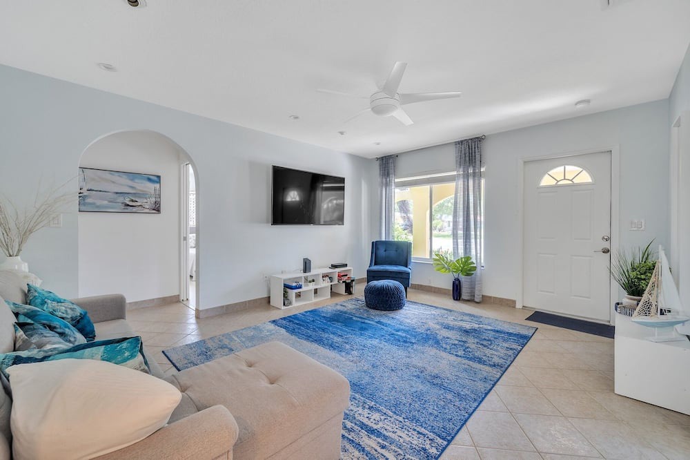 Photo of Livingroom in North Andrews Gardens