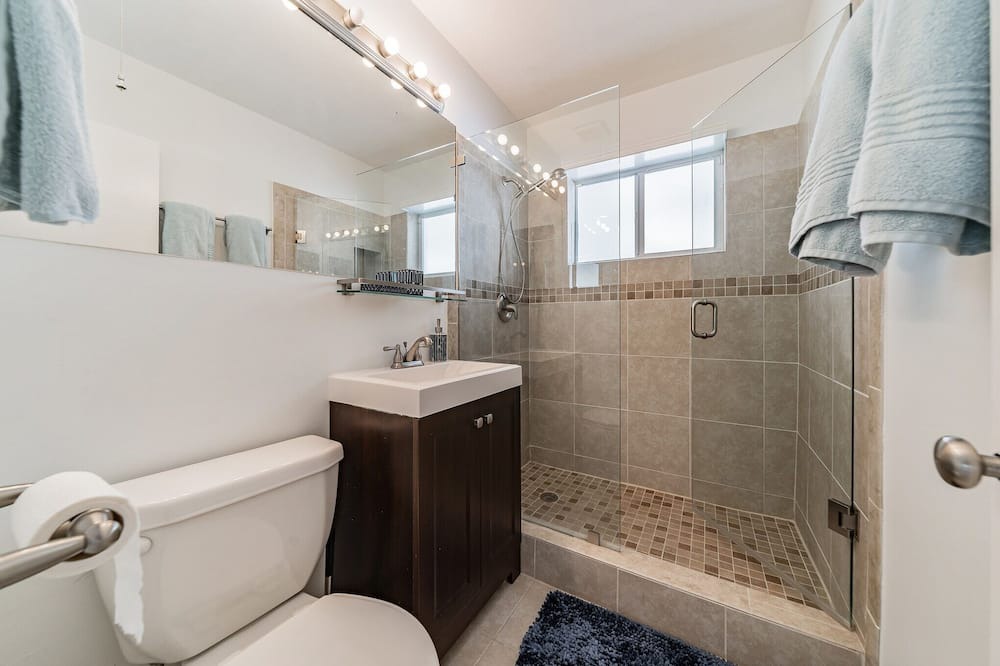 Photo of Bathroom in North Andrews Gardens
