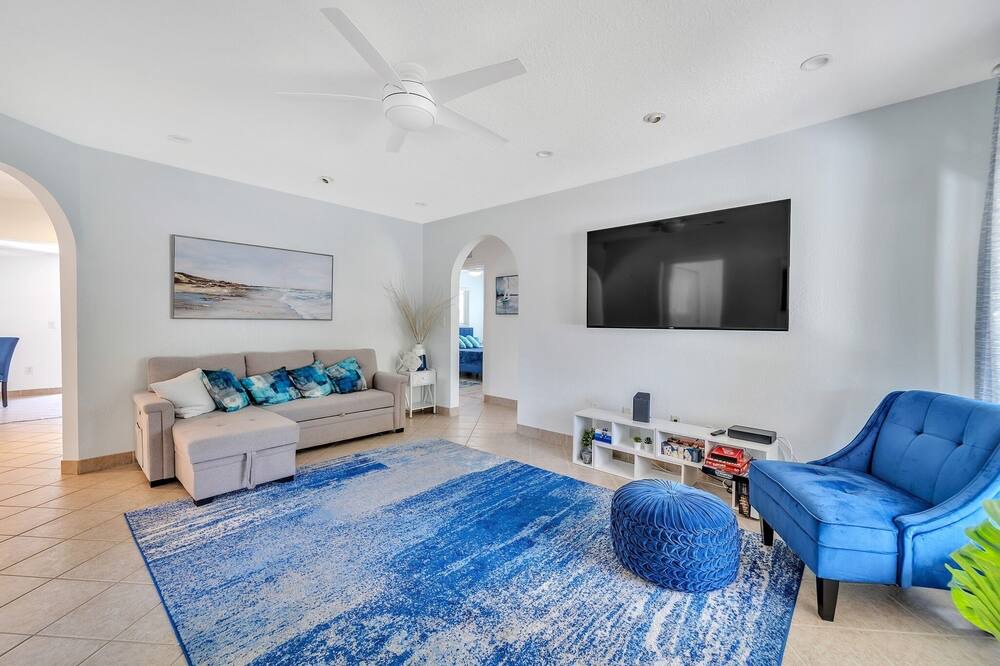 Photo of Livingroom in North Andrews Gardens