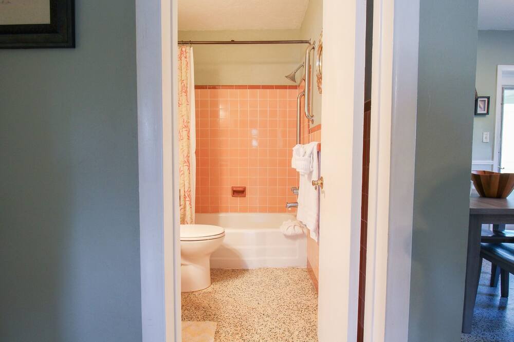 Photo of Bathroom in Golden Beach