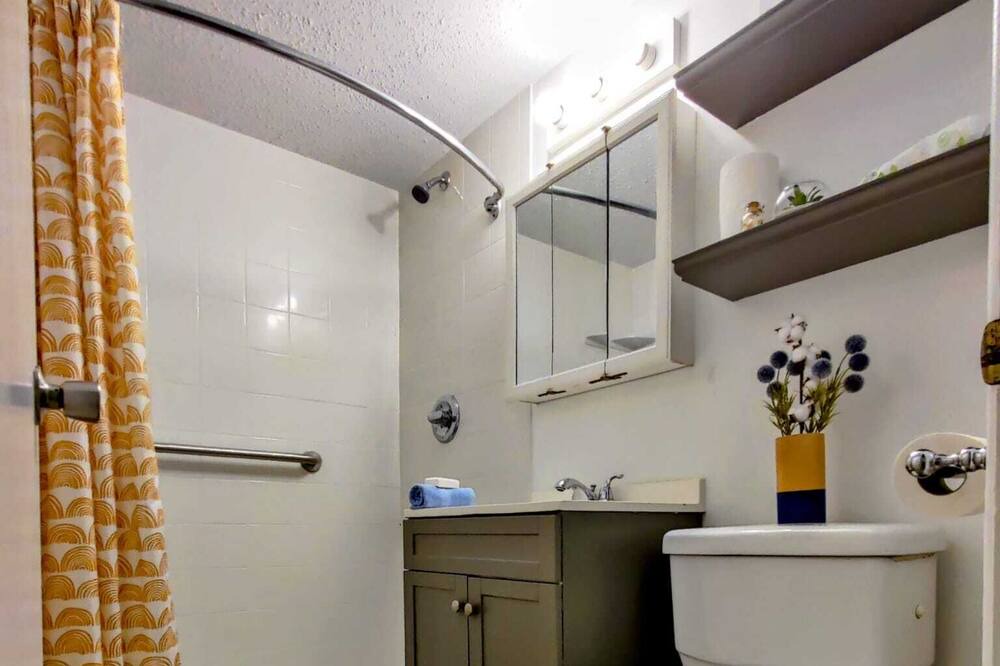 Photo of Bathroom in Bostwick Park