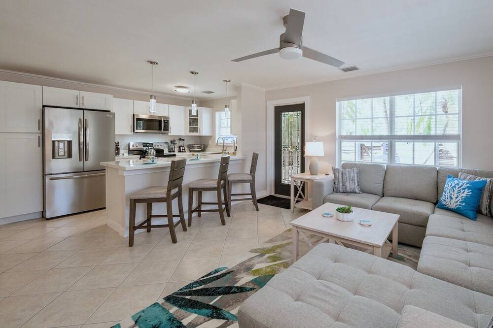 Photo of Bedroom in Midtown