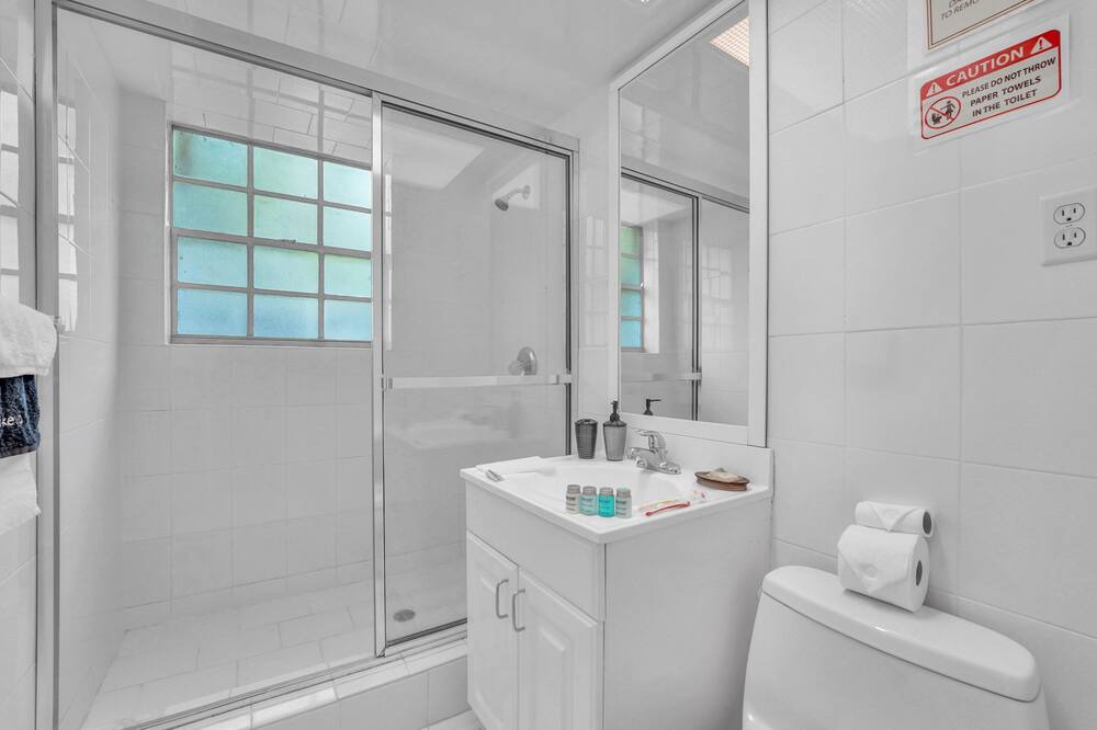 Photo of Bathroom in Bay Harbor Islands