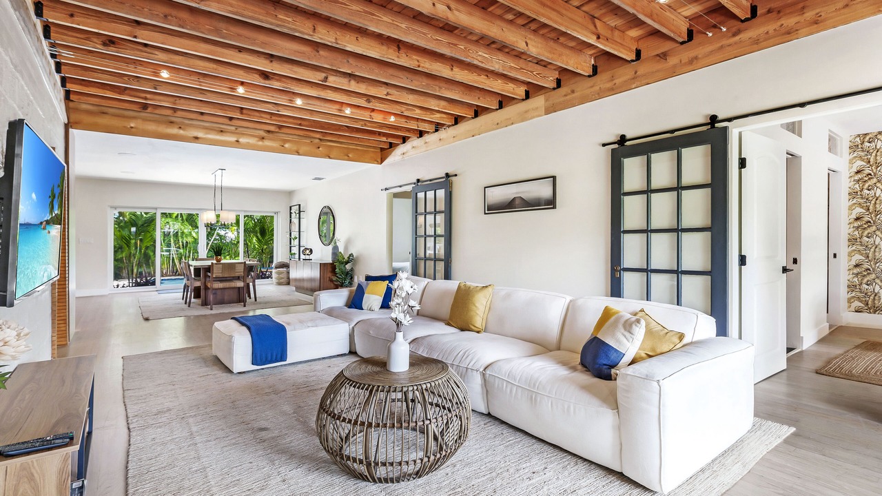 Photo of Livingroom in Surfside