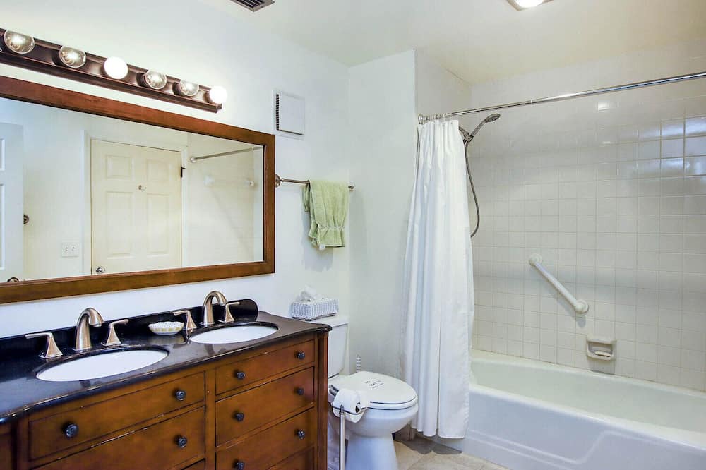Photo of Bathroom in Gulf Pines