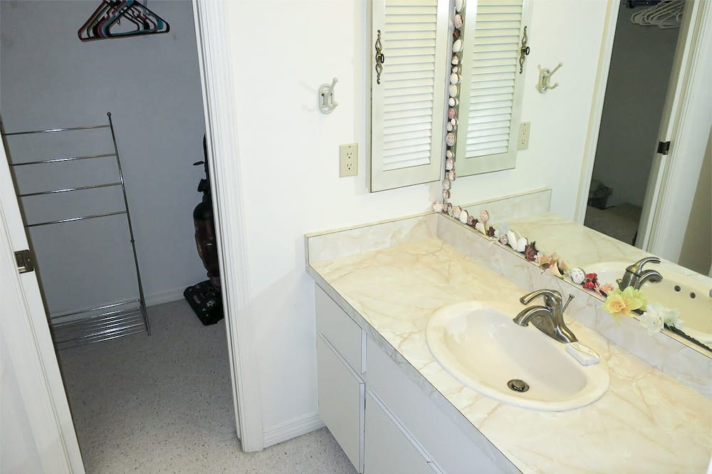 Photo of Bathroom in The Dunes