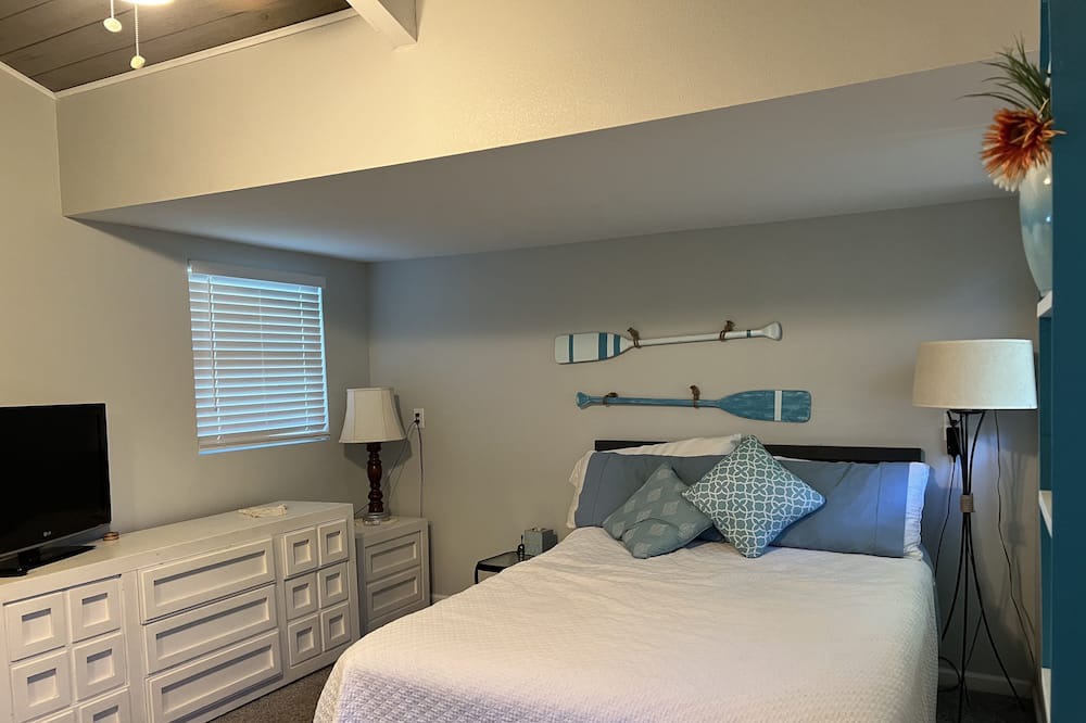 Photo of Bedroom in Lake Padgett Estates