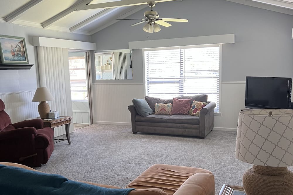 Photo of Bedroom in Lake Padgett Estates