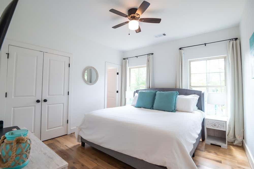 Photo of Bedroom in Tallassee