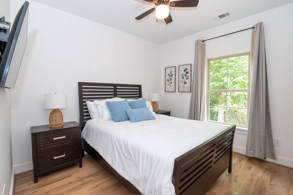 Photo of Bedroom in Tallassee