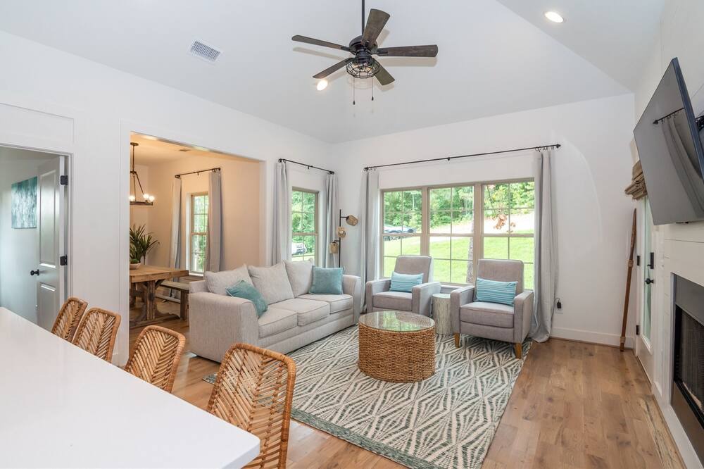 Photo of Livingroom in Tallassee