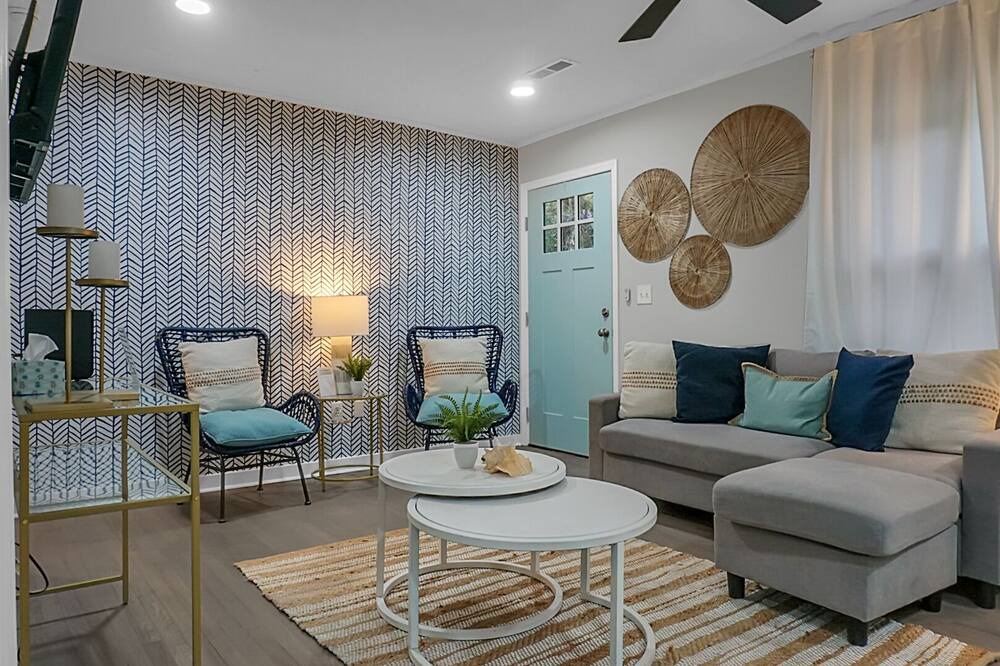 Photo of Livingroom in Hanahan