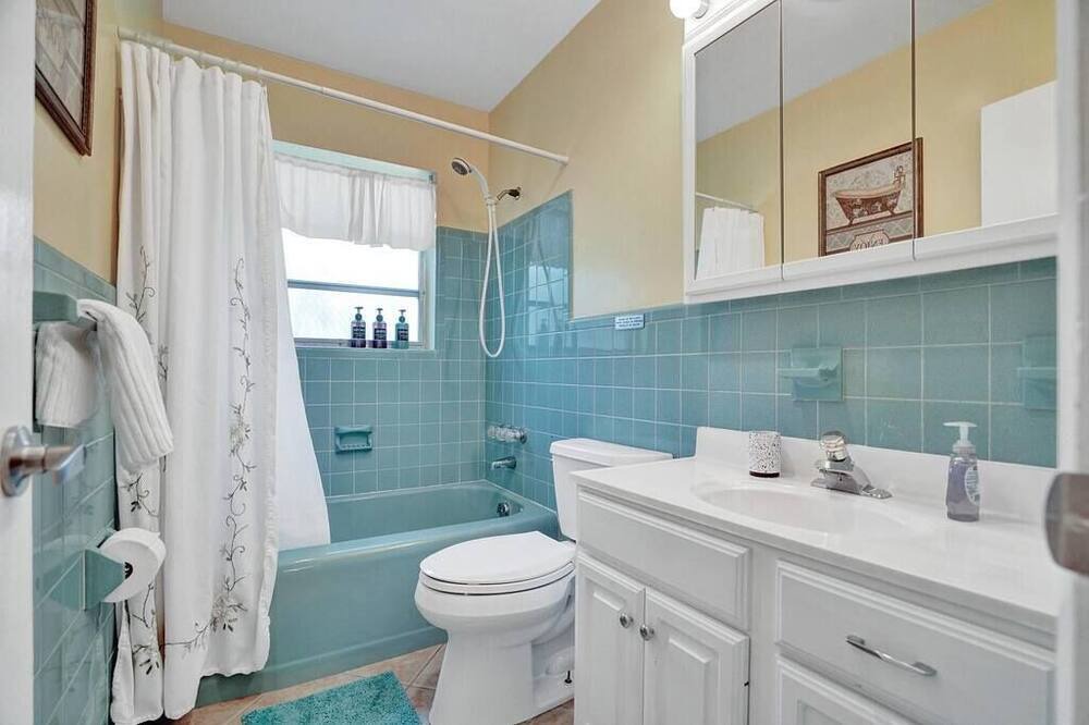 Photo of Bedroom in Garden Isles
