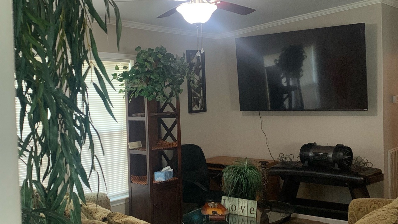 Photo of Livingroom in Doctors Inlet