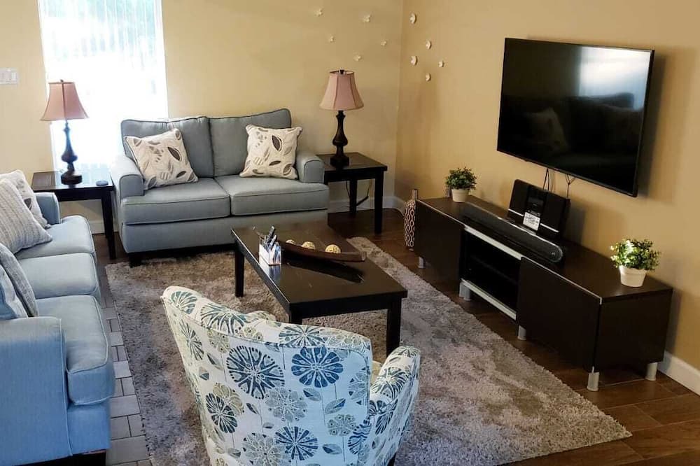 Photo of Livingroom in Greater Groves