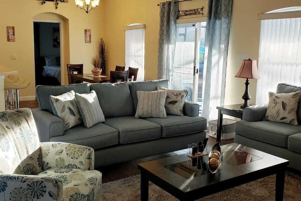 Photo of Livingroom in Greater Groves