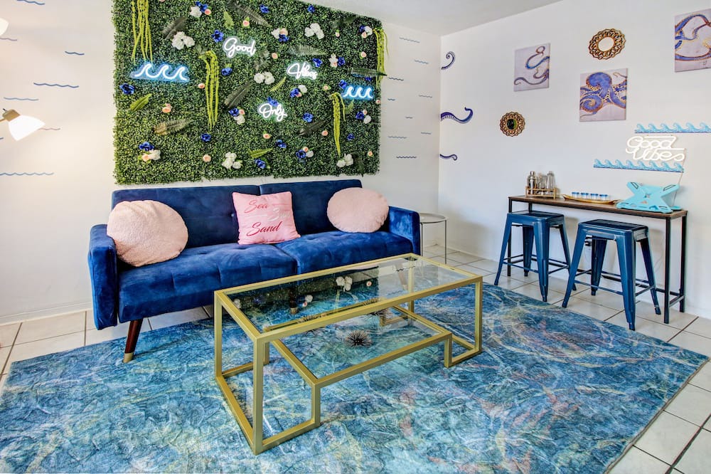 Photo of Livingroom in Middle River Terrace