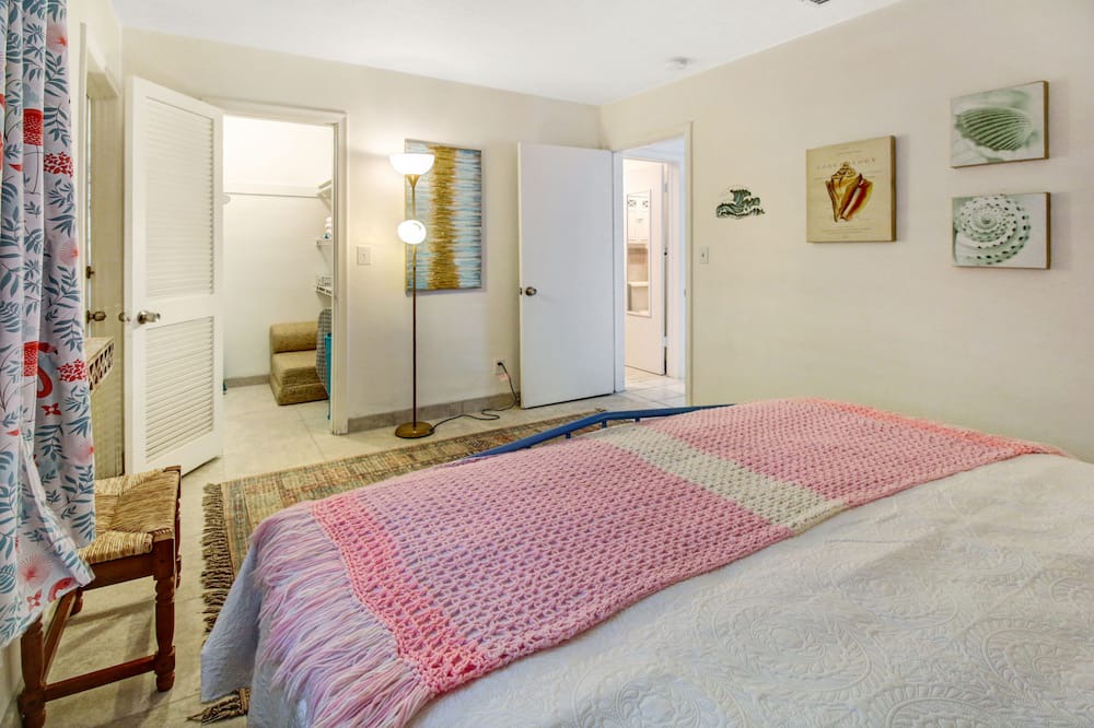 Photo of Bedroom in Middle River Terrace