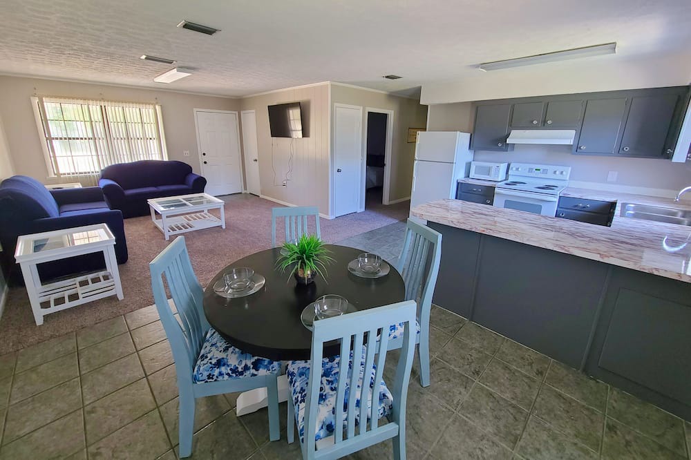 Photo of Livingroom in Thomas Drive