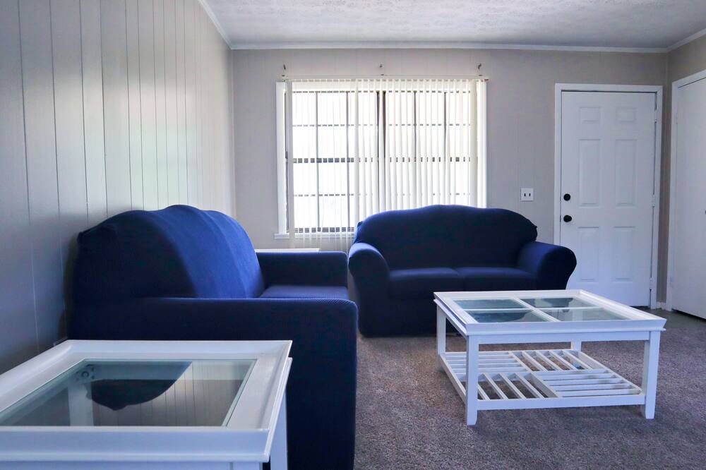 Photo of Livingroom in Thomas Drive
