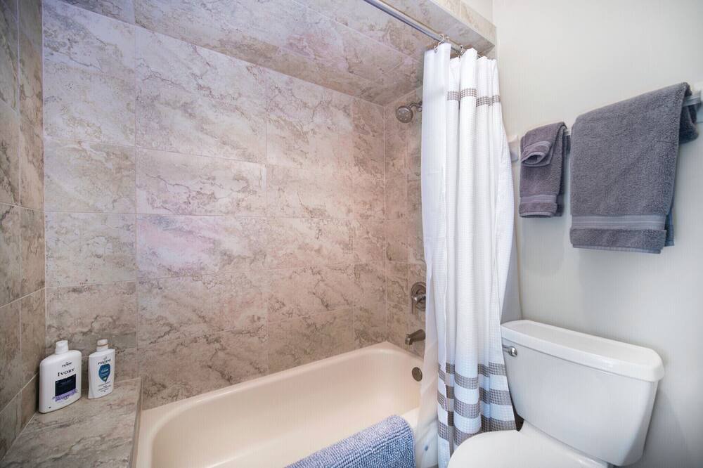 Photo of Bathroom in Mandarin