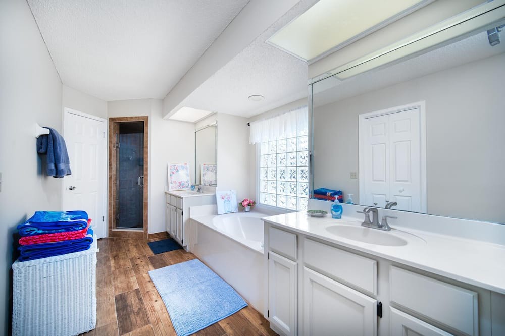 Photo of Bathroom in Mandarin