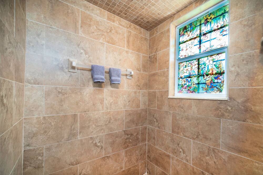 Photo of Bathroom in Mandarin