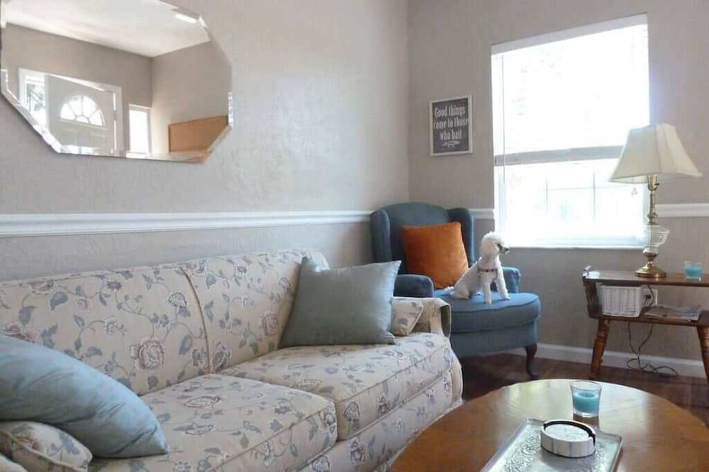 Photo of Livingroom in Micanopy