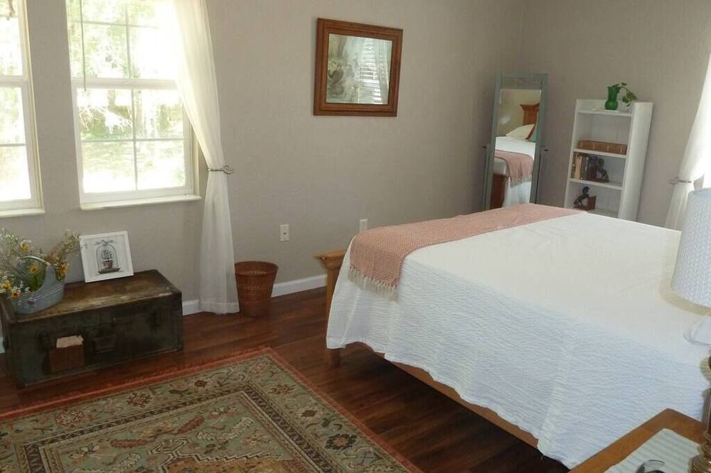 Photo of Others in Micanopy