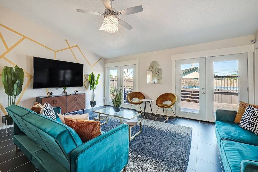 Photo of Livingroom in Westside