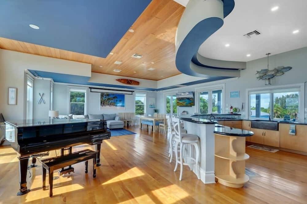 Photo of Others in Indian River Estates