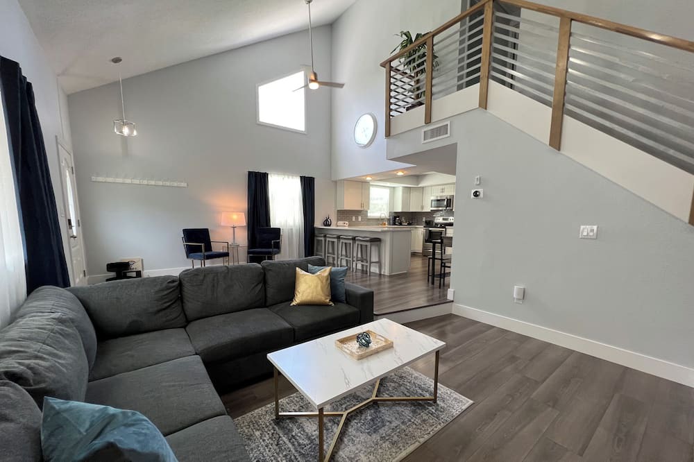 Photo of Bedroom in Egypt Lake-Leto