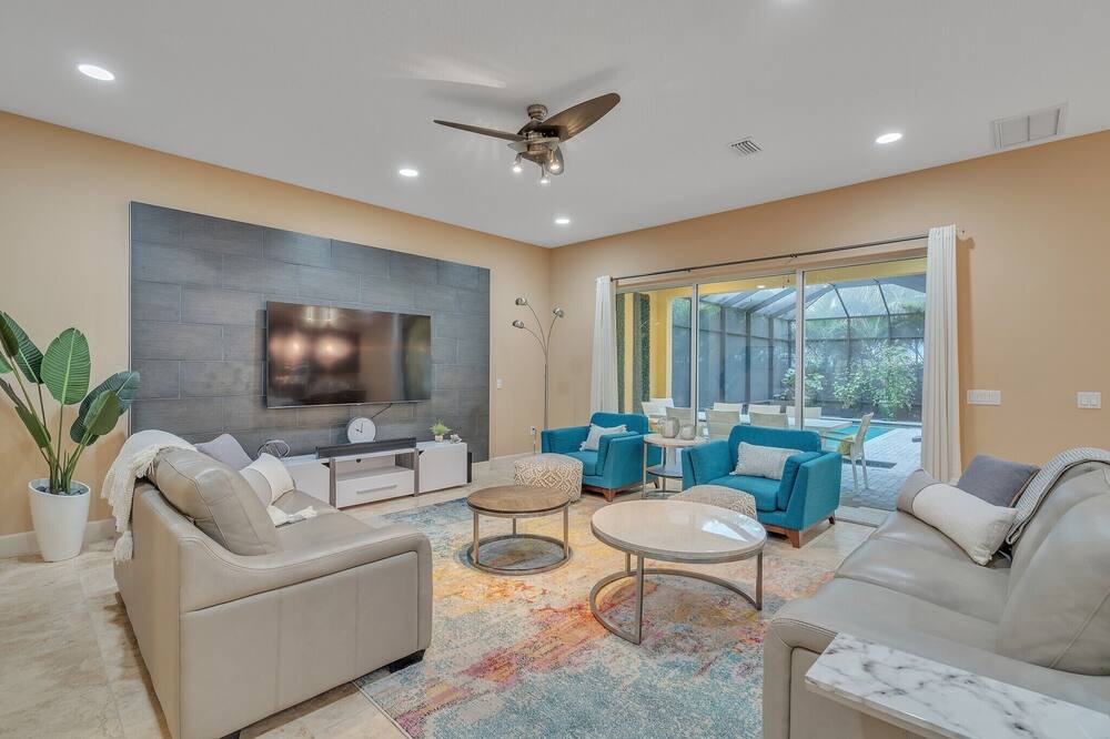 Photo of Livingroom in Downtown