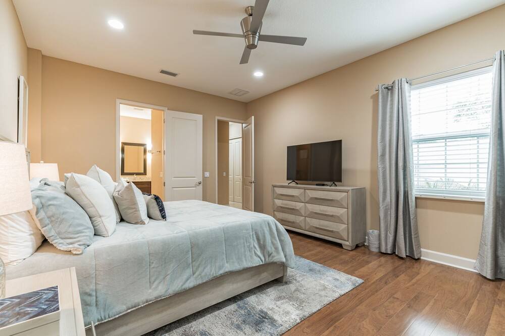 Photo of Bedroom in Downtown