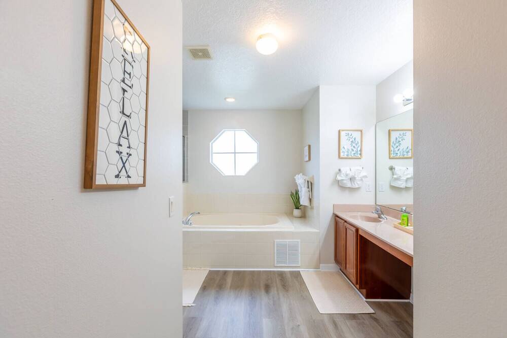 Photo of Bathroom in Poinciana