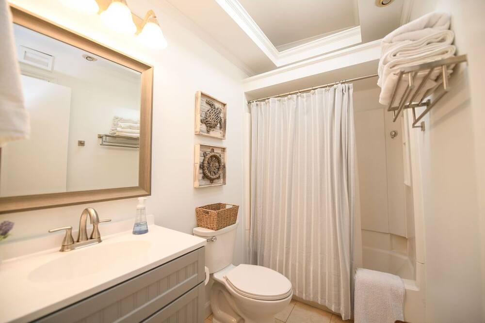 Photo of Bathroom in Venetian Shores
