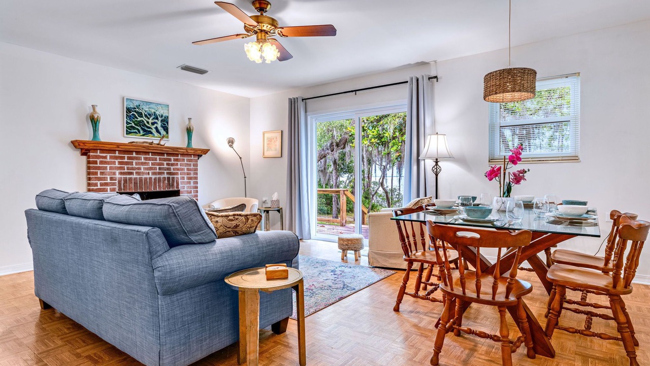 Photo of Livingroom in Eastpoint